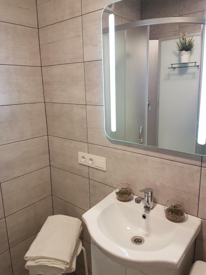 J&E Neries Apartment Kaunas Buitenkant foto